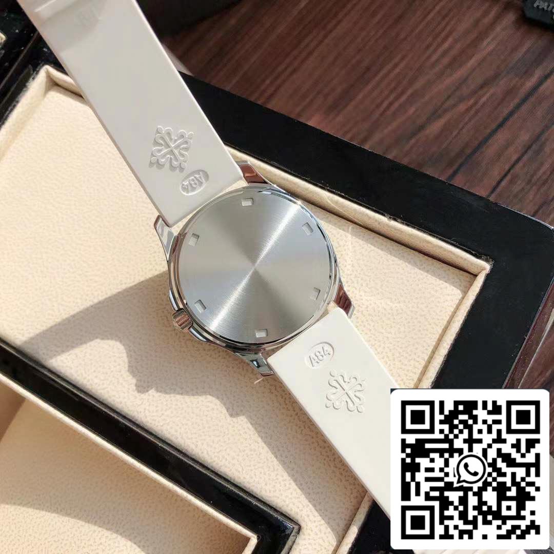 ساعة باتيك فيليب أكوانوت 5267/200A-010 بإطار من الماس - آلية سويسرية أصلية