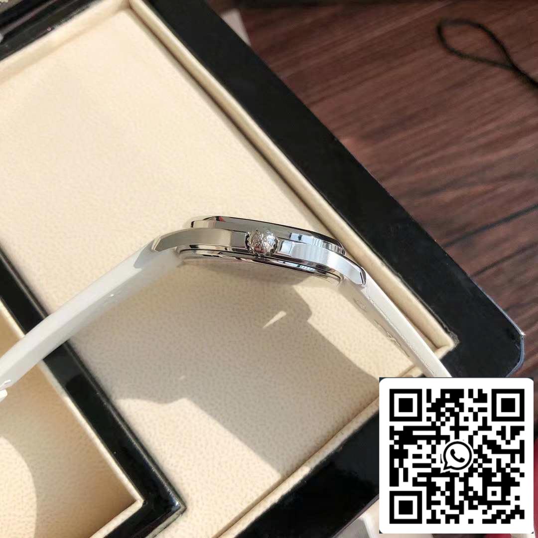 ساعة باتيك فيليب أكوانوت 5267/200A-010 بإطار من الماس - آلية سويسرية أصلية