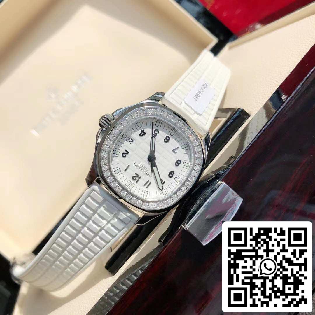 ساعة باتيك فيليب أكوانوت 5267/200A-010 بإطار من الماس - آلية سويسرية أصلية